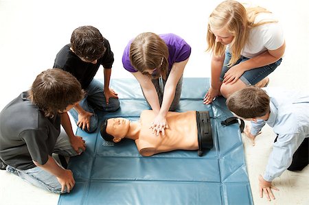 simsearch:400-07411030,k - Teenage students use a mannequin to practice life saving techniques. Stock Photo - Budget Royalty-Free & Subscription, Code: 400-04414104