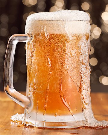 simsearch:400-04083275,k - overflowing mug of beer Stock Photo - Budget Royalty-Free & Subscription, Code: 400-04414315