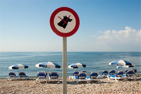 Warning sign, no doggies on a resort beach Stock Photo - Budget Royalty-Free & Subscription, Code: 400-04410018