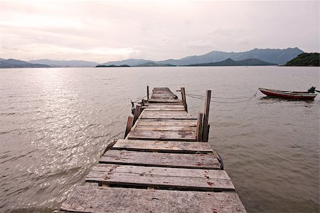 simsearch:400-04756224,k - old jetty walkway pier the the lake Stock Photo - Budget Royalty-Free & Subscription, Code: 400-04422085