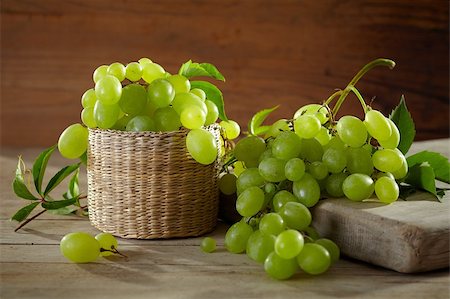 simsearch:400-07096505,k - fresh green grape on old wooden table Stock Photo - Budget Royalty-Free & Subscription, Code: 400-04422459