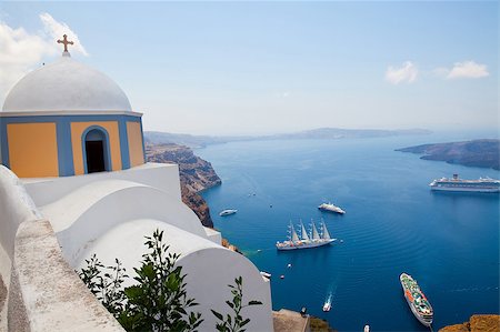 simsearch:400-04387004,k - Old church dome and view of boats in Thira, Santorini Stock Photo - Budget Royalty-Free & Subscription, Code: 400-04422819