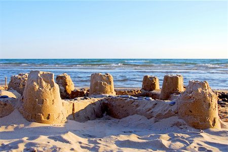 simsearch:400-04423521,k - Sand castle on a beach Photographie de stock - Aubaine LD & Abonnement, Code: 400-04438085