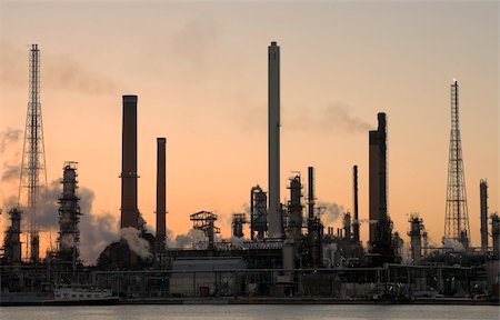 simsearch:400-04027574,k - Oil refinery at sunset in Anwerp port Stock Photo - Budget Royalty-Free & Subscription, Code: 400-04439217