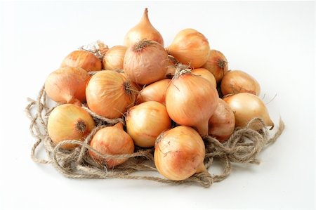 simsearch:400-06864386,k - British baby onions on rope nest with white background Stock Photo - Budget Royalty-Free & Subscription, Code: 400-04430120