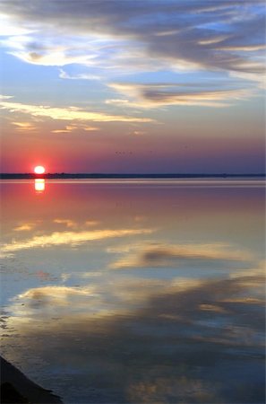 pretty tourist attraction backgrounds - The sun, clouds and water. Ideally for use in your design. Stock Photo - Budget Royalty-Free & Subscription, Code: 400-04430837