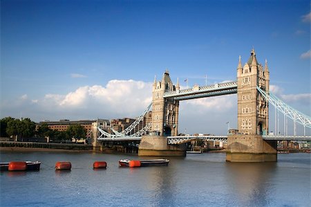 simsearch:400-06924255,k - London Bridge. The old bridge and boats Stock Photo - Budget Royalty-Free & Subscription, Code: 400-04430833