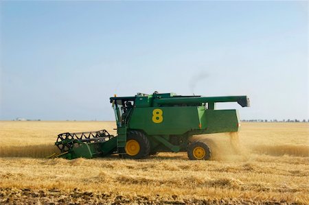 simsearch:649-06401239,k - combine on wheat field Stock Photo - Budget Royalty-Free & Subscription, Code: 400-04448606