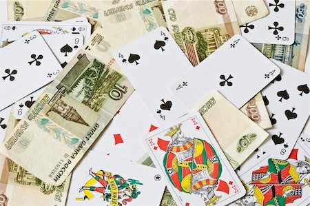 face cards queen - Set of playing cards and bank notes are scattered on a table Stock Photo - Budget Royalty-Free & Subscription, Code: 400-04454256