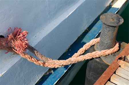 simsearch:400-04433053,k - Ship ropes tied at the docks Stock Photo - Budget Royalty-Free & Subscription, Code: 400-04450984