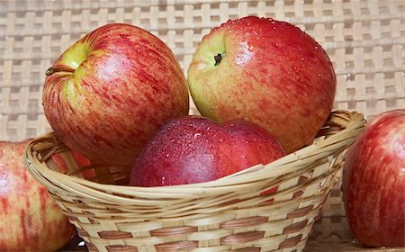 simsearch:400-05674030,k - Red apples Stock Photo - Budget Royalty-Free & Subscription, Code: 400-04465584