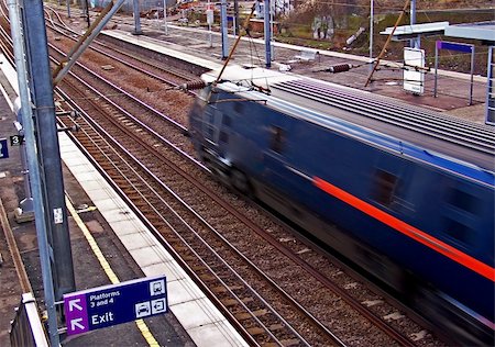 railroad worker - eu europe uk united kingdom great britain england passenger train Foto de stock - Super Valor sin royalties y Suscripción, Código: 400-04465951