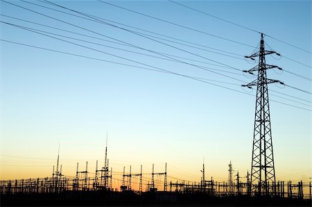 Power substation and pylon with distribution lines at sunset. Photographie de stock - Aubaine LD & Abonnement, Code: 400-04485805
