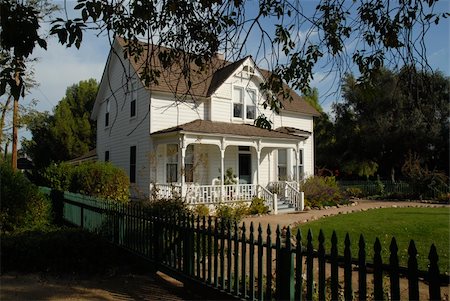 pictures of house with picket fence - Old ranch house with picket fence, Simi Valley, California Stock Photo - Budget Royalty-Free & Subscription, Code: 400-04487732