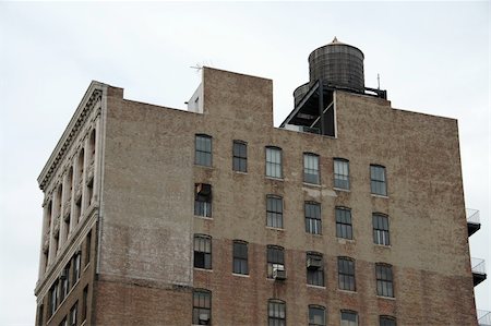 Apartment building with rooftop water tower, lower Manhattan Stock Photo - Budget Royalty-Free & Subscription, Code: 400-04488691
