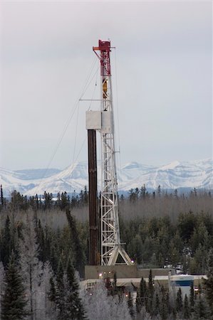 Drillng rig working in the Alberta foothills Photographie de stock - Aubaine LD & Abonnement, Code: 400-04489844