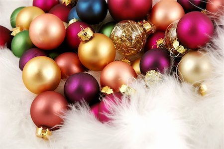 simsearch:400-04499144,k - Pile of Christmas ornaments nestled in a bed of white feathers Stock Photo - Budget Royalty-Free & Subscription, Code: 400-04499147