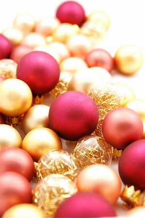 simsearch:400-04499144,k - Long row of Christmas ornaments on white Stock Photo - Budget Royalty-Free & Subscription, Code: 400-04499141