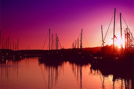 simsearch:400-04433053,k - Sun setting behind an oceanfront marina Stock Photo - Budget Royalty-Free & Subscription, Code: 400-04499260