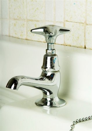 A retro bathroom sink tap. (vertical image) Foto de stock - Super Valor sin royalties y Suscripción, Código: 400-04491432