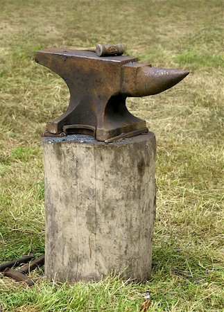 simsearch:400-06560568,k - Old metal anvil and mallet on a block of wood. Used in the blacksmith industry. Photographie de stock - Aubaine LD & Abonnement, Code: 400-04502301