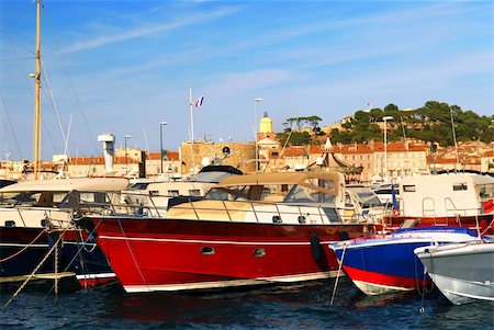 french riviera - Luxury boats at the dock in St. Tropez in French Riviera Foto de stock - Super Valor sin royalties y Suscripción, Código: 400-04514070
