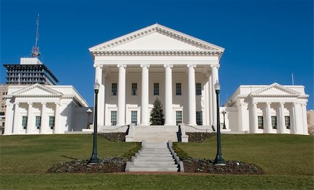 The Virginia state capitol building with christmass tree. The Richmond city hall is in the background Stock Photo - Budget Royalty-Free & Subscription, Code: 400-04515650