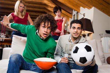 simsearch:400-04358892,k - domestic life: group of friend watching soccer on tv while their girlfriends are disappointed Foto de stock - Super Valor sin royalties y Suscripción, Código: 400-04512924
