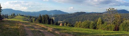 simsearch:400-05719580,k - Mountain evening panorama view with earth road, haystackes and country estate (Slavske village outskirts, Carpathian Mts, Ukraine). Nine shots composite picture. Photographie de stock - Aubaine LD & Abonnement, Code: 400-04534181