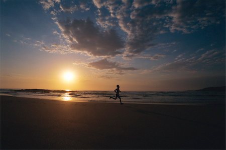 simsearch:400-04535435,k - Person running along beach at sunset Stock Photo - Budget Royalty-Free & Subscription, Code: 400-04535451
