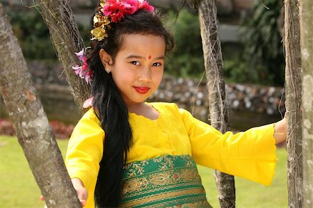 Balinese  Girl In Traditional Dress Stock Photo - Budget Royalty-Free & Subscription, Code: 400-04546204