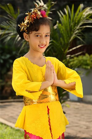 Balinese  Girl In Traditional Dress Stock Photo - Budget Royalty-Free & Subscription, Code: 400-04546202