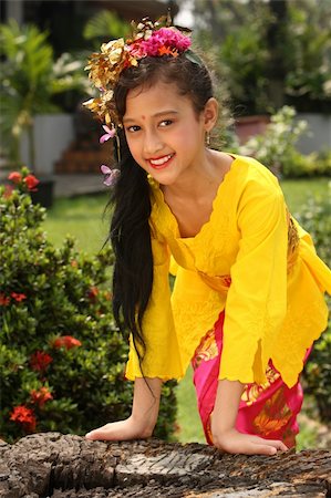 Balinese  Girl In Traditional Dress Stock Photo - Budget Royalty-Free & Subscription, Code: 400-04546247