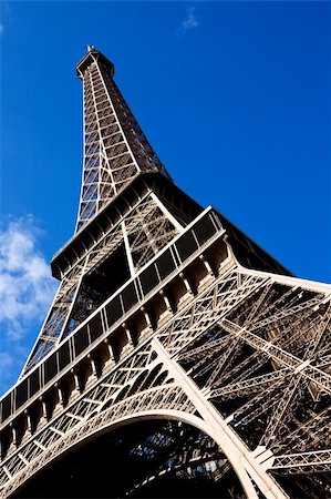 simsearch:400-04974897,k - Classical beautiful view of The Eiffel Tower in Paris on a sunny day Stock Photo - Budget Royalty-Free & Subscription, Code: 400-04549070