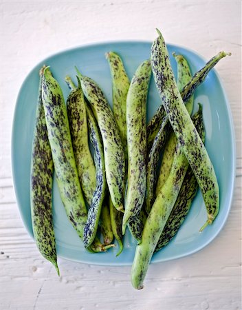 simsearch:400-05744520,k - speckled fresh green beans on a square plate Stock Photo - Budget Royalty-Free & Subscription, Code: 400-04551546