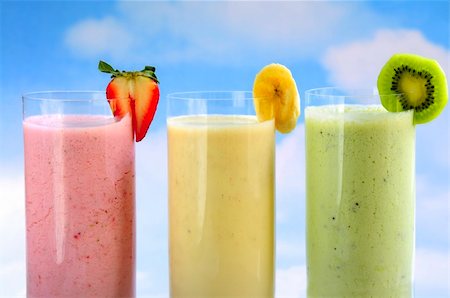 simsearch:824-07586355,k - Assorted fruit and berry smoothies on blue sky background Stock Photo - Budget Royalty-Free & Subscription, Code: 400-04567702