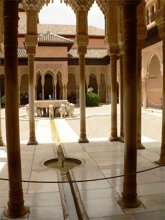 Famous Lion Fountain, Alhambra Castle (Granada, Spain) Photographie de stock - Aubaine LD & Abonnement, Code: 400-04560224