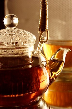 simsearch:400-04273561,k - Tepot with fresh tea Stock Photo - Budget Royalty-Free & Subscription, Code: 400-04574811