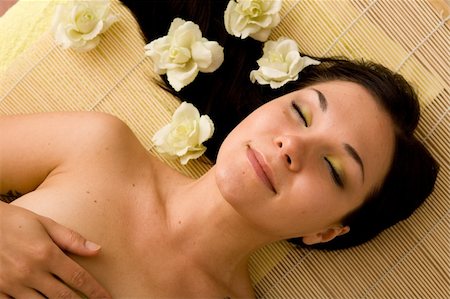 simsearch:400-05322963,k - attractive brunette woman relaxing in massage Stock Photo - Budget Royalty-Free & Subscription, Code: 400-04572354