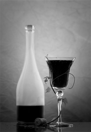 simsearch:400-04226436,k - red wine glass and bottle Stock Photo - Budget Royalty-Free & Subscription, Code: 400-04573104