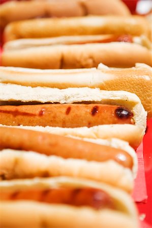 simsearch:400-04587885,k - Hot dogs on a table Stock Photo - Budget Royalty-Free & Subscription, Code: 400-04587885