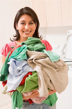simsearch:400-07902993,k - Woman Holding Pile Of Laundry Photographie de stock - Aubaine LD & Abonnement, Code: 400-04597517