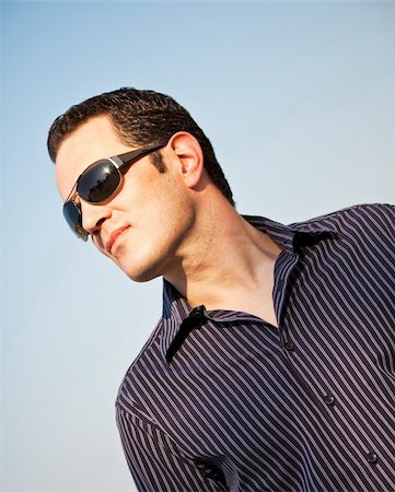 simsearch:400-04732323,k - Portrait of a handsome young man wearing sunglasses outdoors. Foto de stock - Super Valor sin royalties y Suscripción, Código: 400-04597922