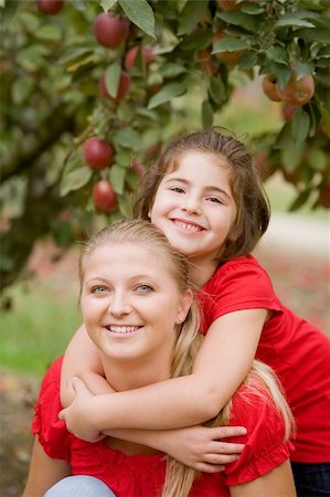 family apple orchard - Mother Daughter in the Apple Orchard Photographie de stock - Aubaine LD & Abonnement, Code: 400-04598597