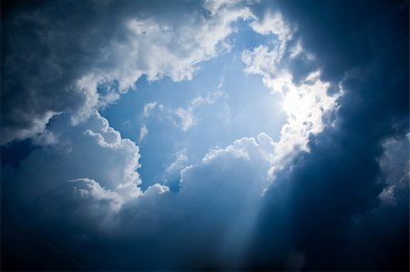 simsearch:400-04265415,k - A photography of sun rays and dark clouds Stock Photo - Budget Royalty-Free & Subscription, Code: 400-04606393