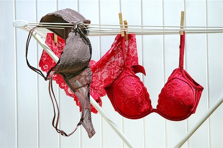 simsearch:400-04313375,k - Colored bras and panties drying on clothesline Photographie de stock - Aubaine LD & Abonnement, Code: 400-04607011