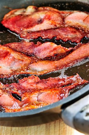 simsearch:400-04885499,k - Bacon strips sizzling on a frying pan Stock Photo - Budget Royalty-Free & Subscription, Code: 400-04603501