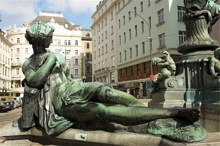 Statues infront of buildings in Vienna, Austria Stock Photo - Budget Royalty-Free & Subscription, Code: 400-04616597