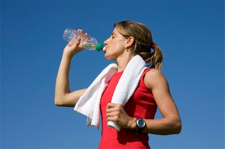simsearch:400-04969467,k - Young sporty women drinking water Photographie de stock - Aubaine LD & Abonnement, Code: 400-04617879