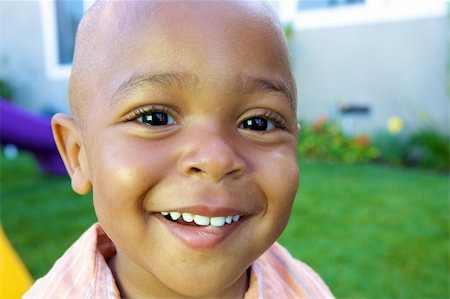 A Handsome little African American Boy smiling for the camera Foto de stock - Super Valor sin royalties y Suscripción, Código: 400-04621817